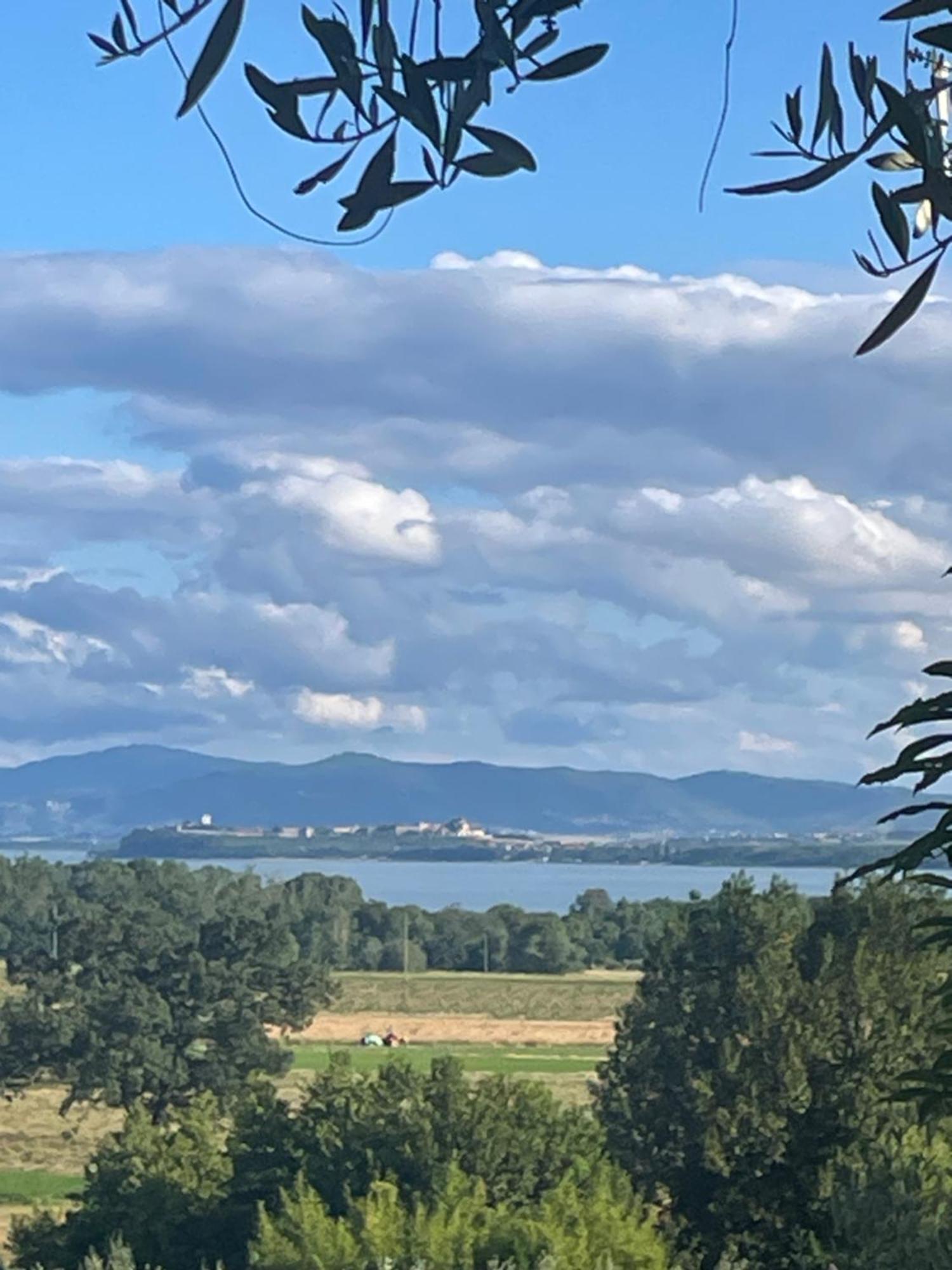 Private Stone Cottage With Starlink & Lake View Tuoro sul Trasimeno Luaran gambar