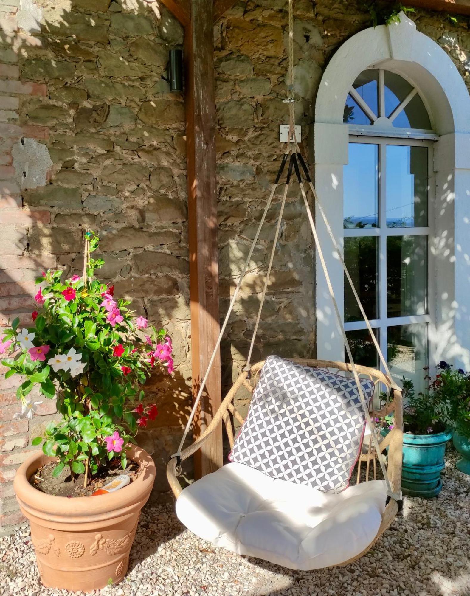 Private Stone Cottage With Starlink & Lake View Tuoro sul Trasimeno Luaran gambar