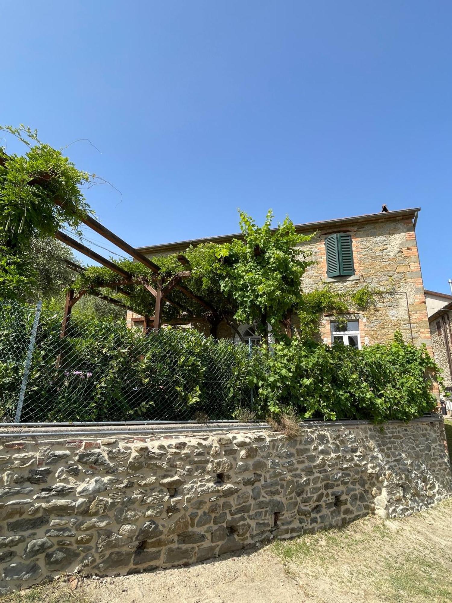Private Stone Cottage With Starlink & Lake View Tuoro sul Trasimeno Luaran gambar