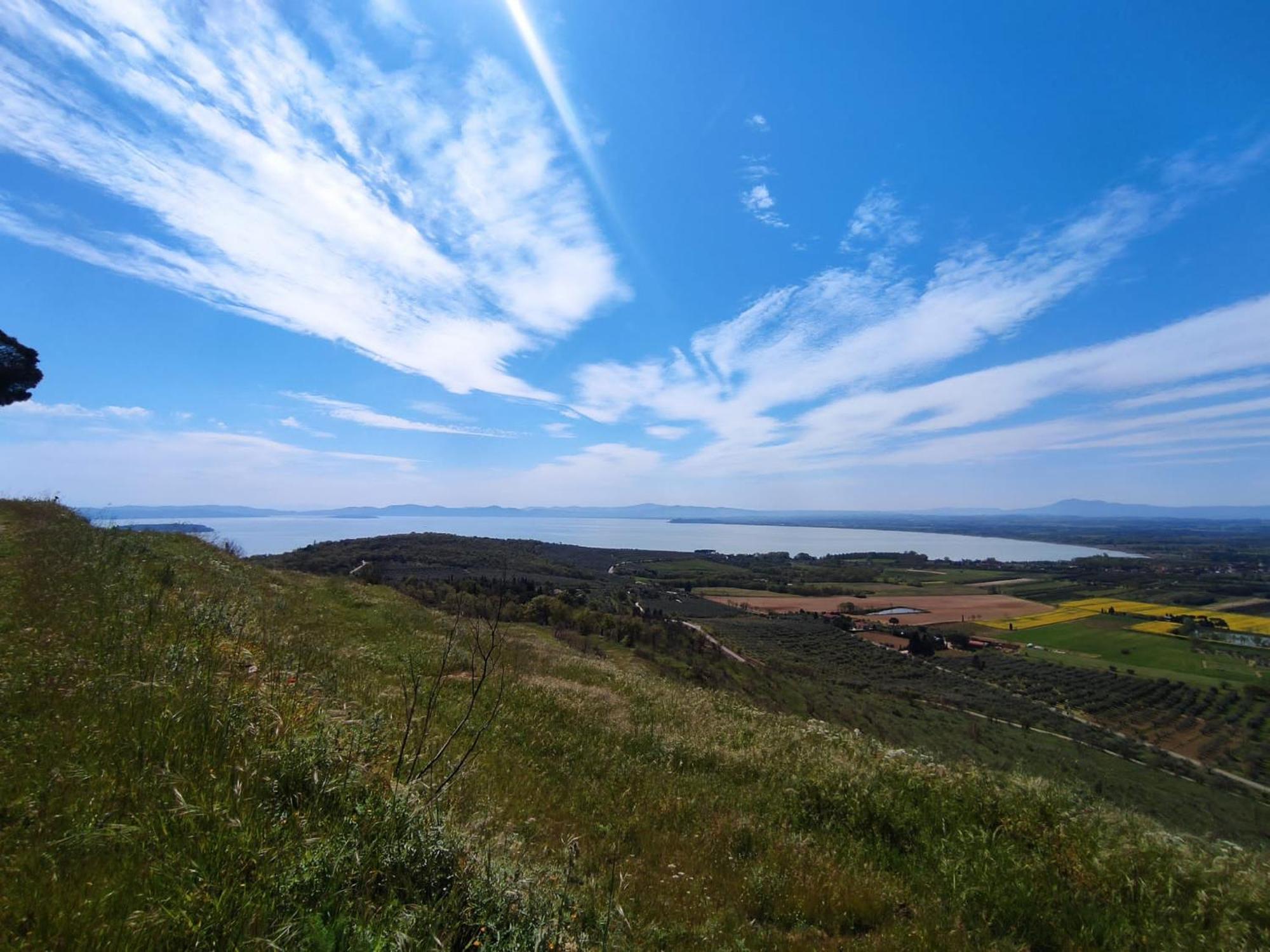 Private Stone Cottage With Starlink & Lake View Tuoro sul Trasimeno Luaran gambar
