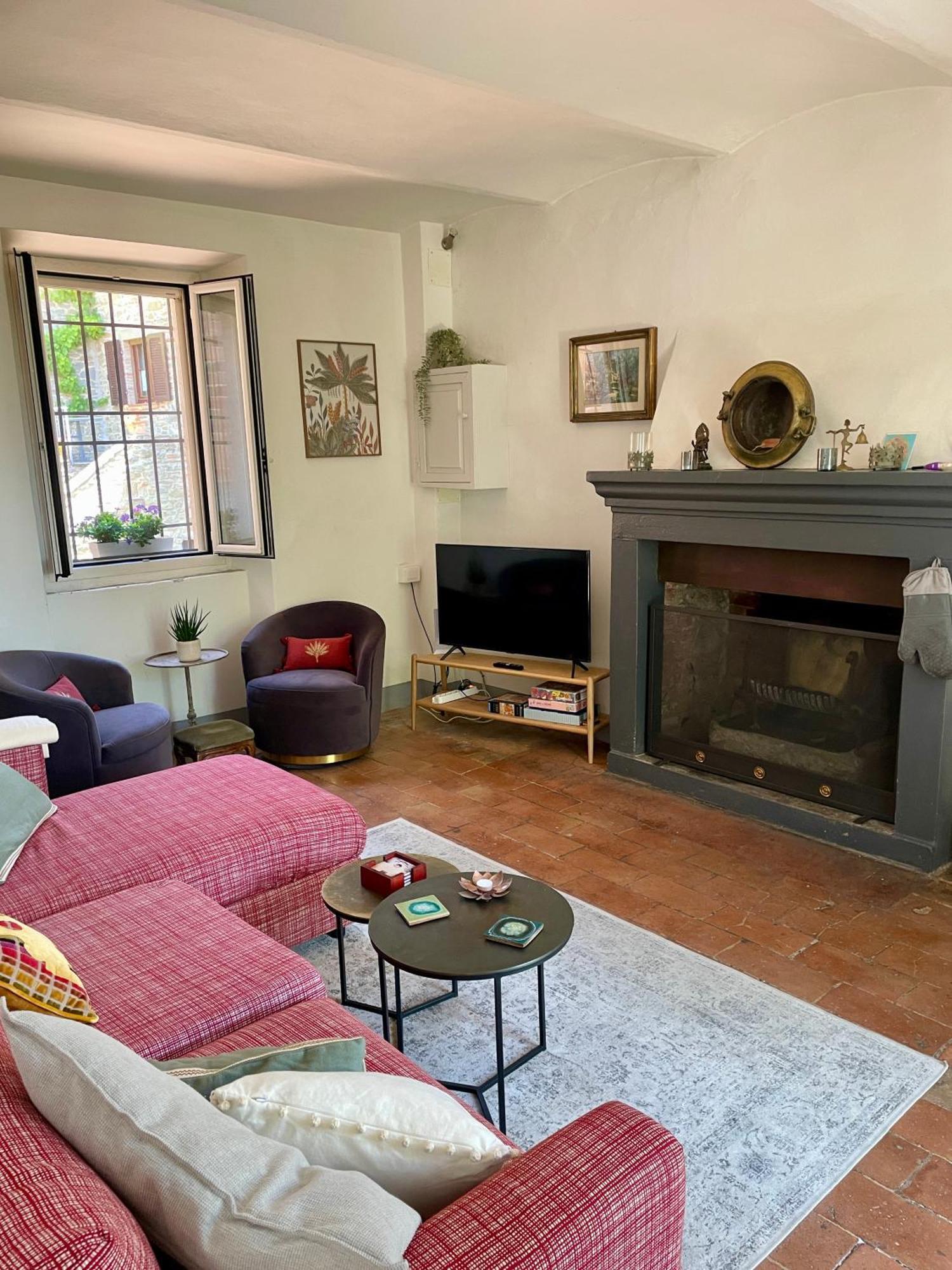 Private Stone Cottage With Starlink & Lake View Tuoro sul Trasimeno Luaran gambar